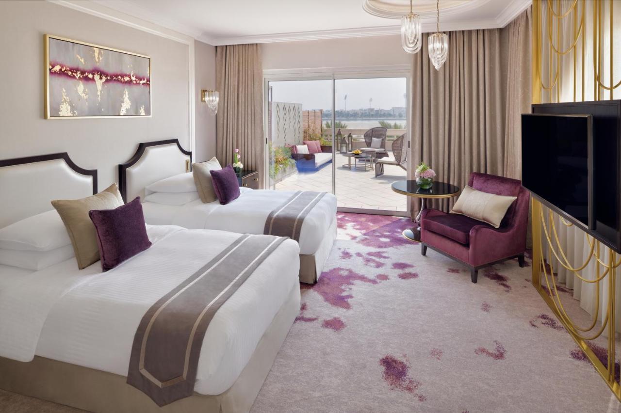 Moevenpick Hotel Bahrain Al Al Muharraq Exterior foto Deluxe Room
