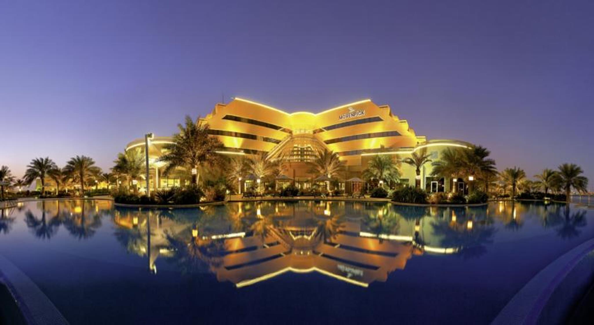 Moevenpick Hotel Bahrain Al Al Muharraq Exterior foto The Ritz-Carlton, Dubai